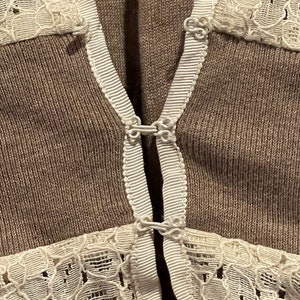 Retro VTG Rare Twee Reversible Anthropologie Knitted & Knotted Short Sleeved Ivory Brown Lace Cardigan Hoodie image 9
