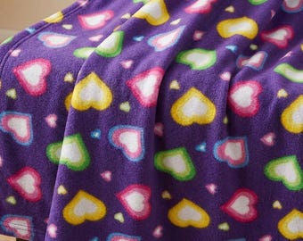Tela polar Purple Heart cortada a medida, suave y afelpada, antipilling, de 147 cm de ancho, con estampado de corazones, ideal para mantas, pijamas y manualidades.