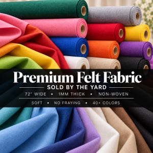 Può includere: Diversi rotoli e fogli drappeggiati di feltro non tessuto in vari colori tra cui verde, rosa, rosso, giallo, blu, arancione, viola, nero, bianco e beige. Il testo recita: Premium Felt Fabric, SOLD BY THE YARD, 72" WIDE, 1MM THICK, NON-WOVEN, SOFT, NO FRAYING, 40+ COLORS.