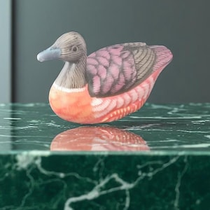Statuette einer Ente aus zartem Vietri-Biskuitporzellan, handbemalt