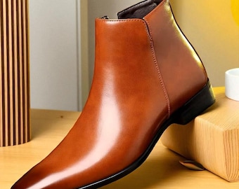 Elegante en stijlvolle herenlaarzen van leer met spitse neus. Gemaakt in Italië. Maten 40-47. Aanbieding: GRATIS VERZENDING.