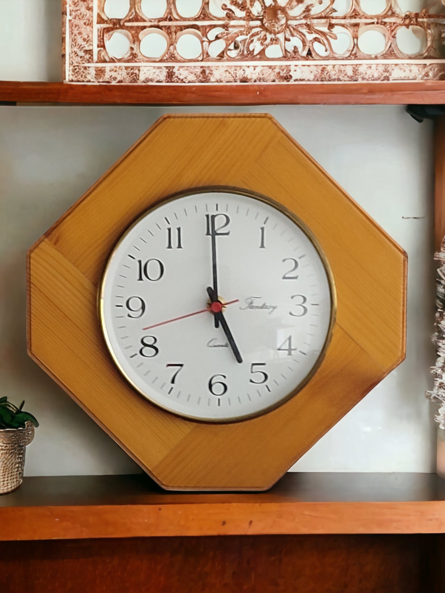 Orologio da parete shabby in legno bianco e marrone - Raffia
