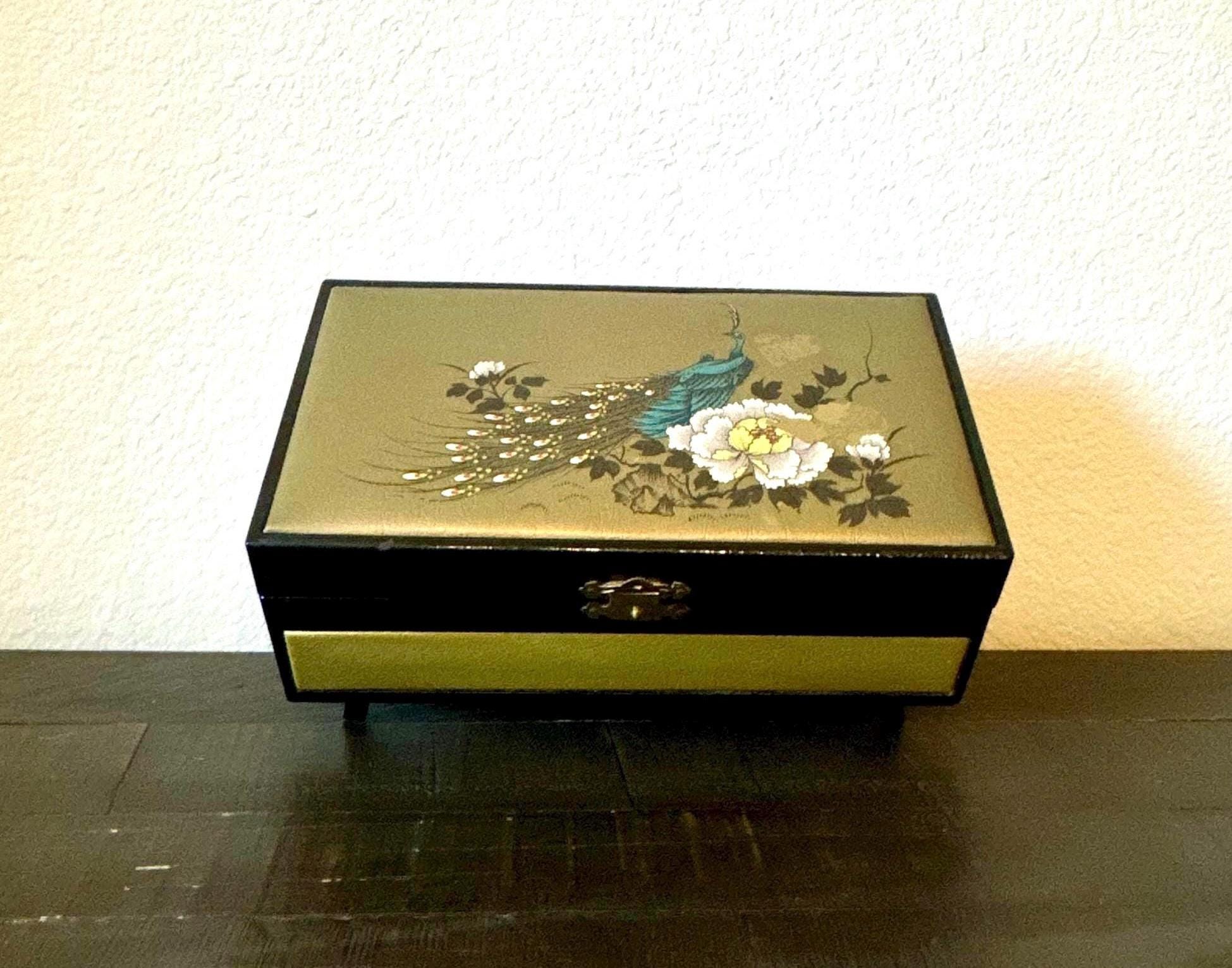 * vintage music box ୨୧ * 夢のような オルゴール (b) Amazon.com: Splendid Gold Animated Butterfly Music Box