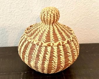 Vintage Native American Pine Needle Lidded Basket
