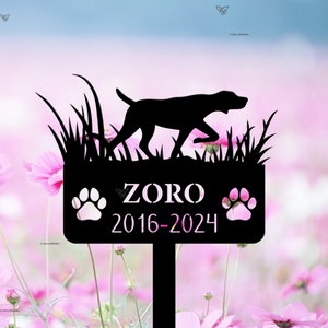 Puede incluir: Un letrero de madera rústico con el texto "Welcome to our home" en un estilo manuscrito. El letrero presenta un acabado envejecido y un diseño sencillo y acogedor, ideal para un porche o entrada.