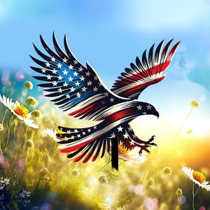 Puede incluir: Una estaca de jardín metálica con un águila con las alas extendidas, adornada con las estrellas y rayas de la bandera estadounidense. El fondo presenta flores y un cielo soleado, ideal para la decoración exterior.