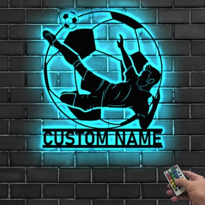 Arte de parede de metal personalizada com luz LED para futebol, placa com nome de jogador de futebol personalizada, decoração para casa, decoração de berçário para meninos e meninas, presente de futebol