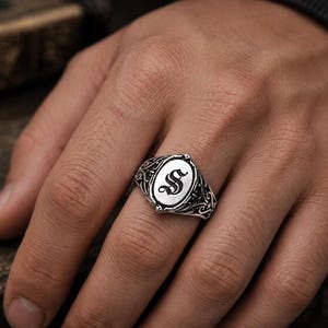 オールドイングリッシュイニシャルシグネットリング、ヴィンテージスターリングシルバーフィリグリーモノグラム、ゴシックレターリング