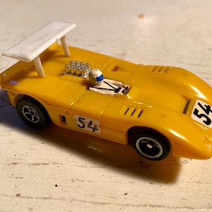 Working Aurora AFX McLaren XLR Solid Yellow #54 HO Slot Car With Wing