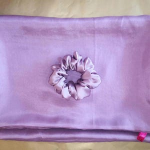Silk Gift Set Pillow Case & Silk Scrunchie