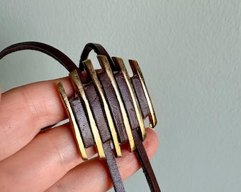 Goldene Bolo-Krawatte, Retro-Krawatte, braune Bolo-Krawatte, Festival-Bolo-Krawatte, roter Teppich-Bolo-Krawatte, Gala-Nacht-Promi-Bolo-Krawatte, Herrenanzug-Minimal-Krawatte