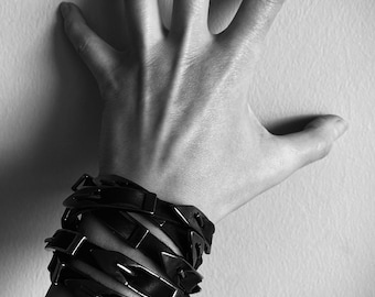 Multi Wrap Manschette, Manschette für Männer, Gothic Armband, Rock Punk Manschette, Motorrad-Stil Manschette, schwarzes echtes Leder, Geschenk für Frauen Männer