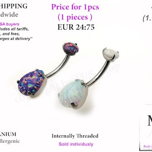 Op de afbeelding: Twee intern geschroefde navelpiercings. Eén heeft een druppelvormige, veelkleurige opaal, de andere een lichtblauwe opaal. De sieraden zijn gemaakt van titanium en zijn hypoallergeen.