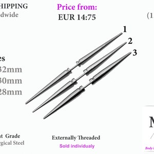 Puede incluir: Tres pendientes de espiga plateados con postes roscados externamente. Los pendientes están disponibles en tres tamaños: 4x32mm, 4x30mm y 4x28mm. Los pendientes están hechos de acero quirúrgico 316L y se venden individualmente.