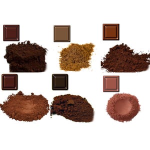 Pode incluir: Uma imagem mostrando várias tonalidades de marrom, incluindo quadrados de chocolate amargo e pilhas de pó finamente moído. As cores variam de marrons escuros e ricos a tons marrons avermelhados mais claros, criando uma exibição visualmente atraente.