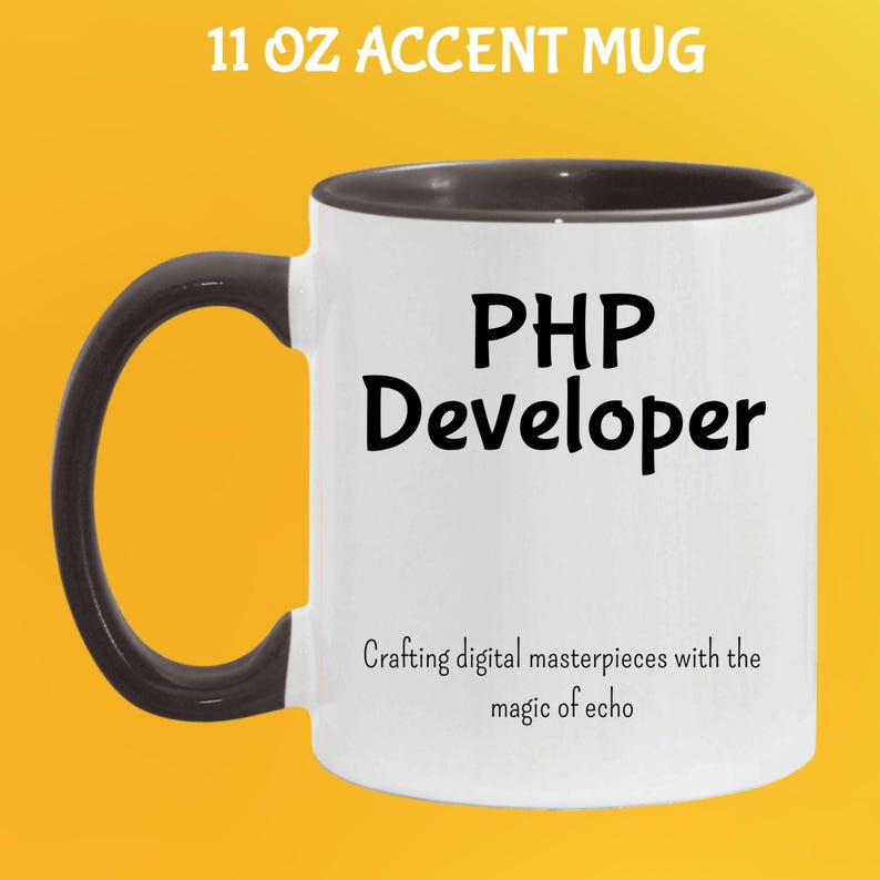 Pode incluir: Caneca de acento branca de 325 ml com al&ccedil;a e interior pretos. A caneca apresenta o texto "PHP Developer" e a frase "Crafting digital masterpieces with the magic of echo."