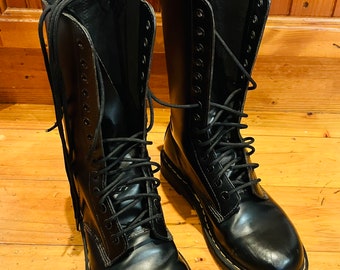 Dr Martins Black 14 eyelet boots Woman's size 6 UK / 8 AU - hardly worn