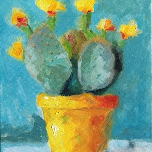 Op de afbeelding: Olieverfschilderij van een cactus in een gele pot met een rode rand. De cactus heeft groene bladeren en heldergele bloemen. De achtergrond is effen turquoise en het schilderij heeft een getextureerde penseelstreek afwerking.