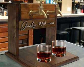 Cadeau pour la fête des pères, distributeur de whisky en bois nommé en relief personnalisé à double robinet, pub et abri de pub, vin, vodka, distributeur d'alcools, fontaine