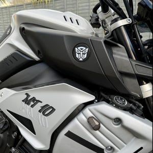 Badge MT-10  Gen 1 & 2 (2016 - 2023+). YAMAHA R1 (2015 - 2023+)