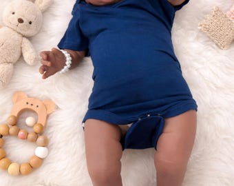 Poupée bébé style reborn – Peau foncée, cheveux bouclés – Cadeau doux et original