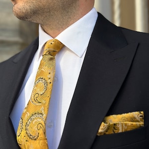 Golden Paisley Silk Tie and Pocket Square. Abstract Pattern. Thoughtful Anniversary Gift for Him.