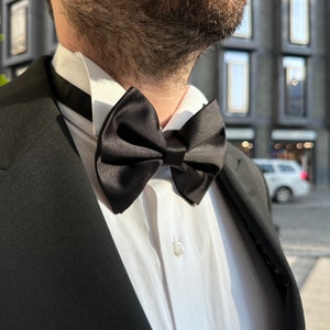 Unique Design Bow Tie for Ceremonies. Premium Black Silk and Satin Bow Tie for Groomsmen. Perfect Gift for Wedding and İnvitations.