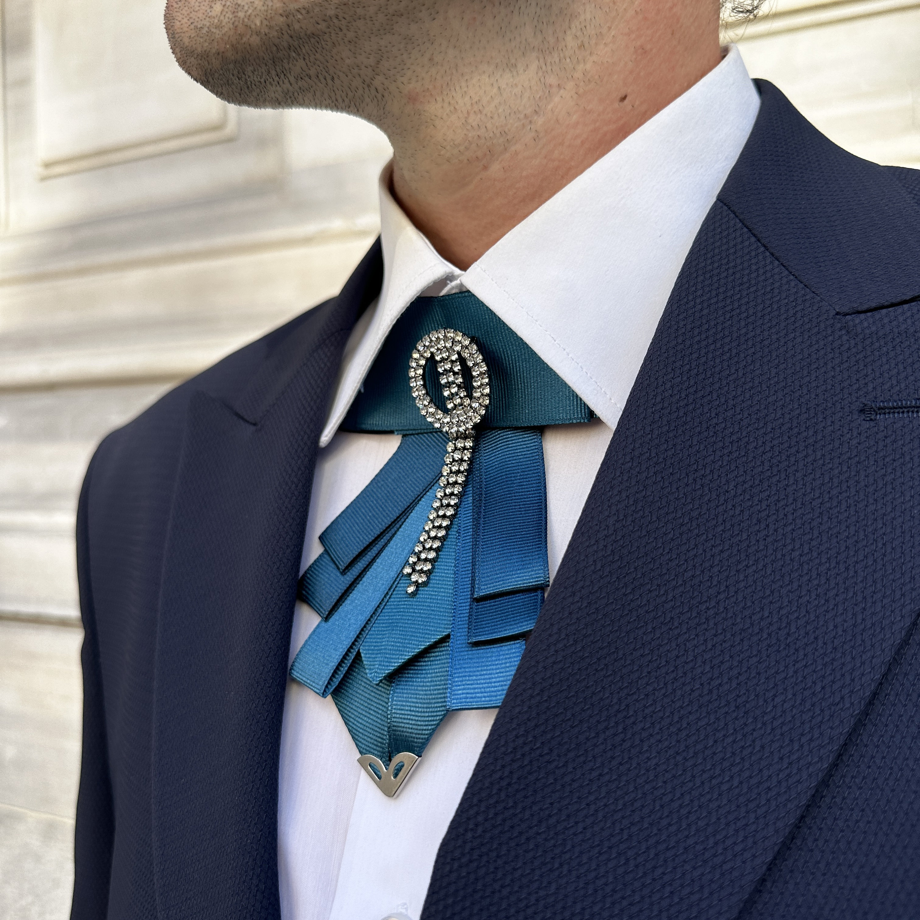 Conjunto Realista Con Puntas Para Atar Corbata Negra Y Pajarita