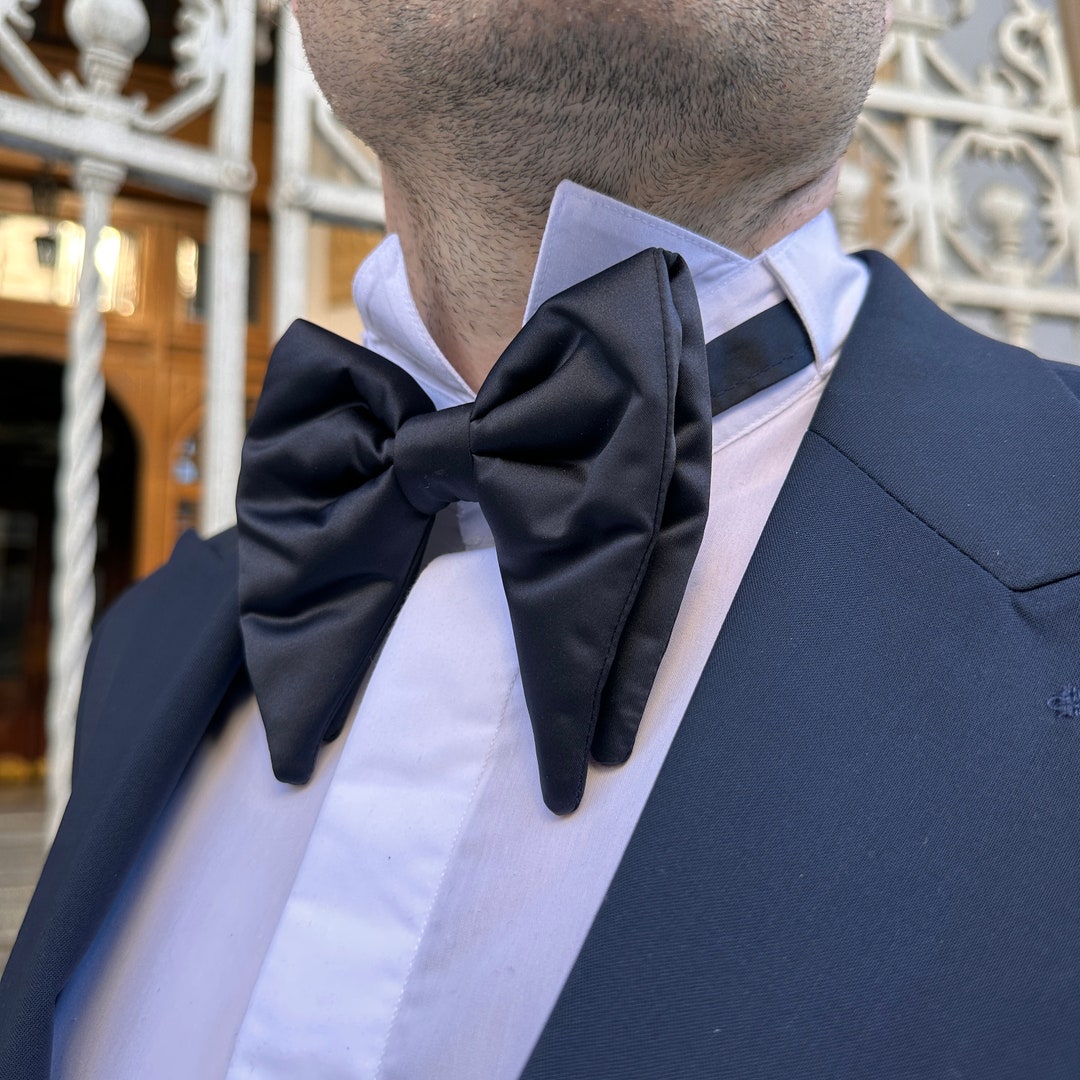 Navy Pickwick Silk Large Party Bow Tie
