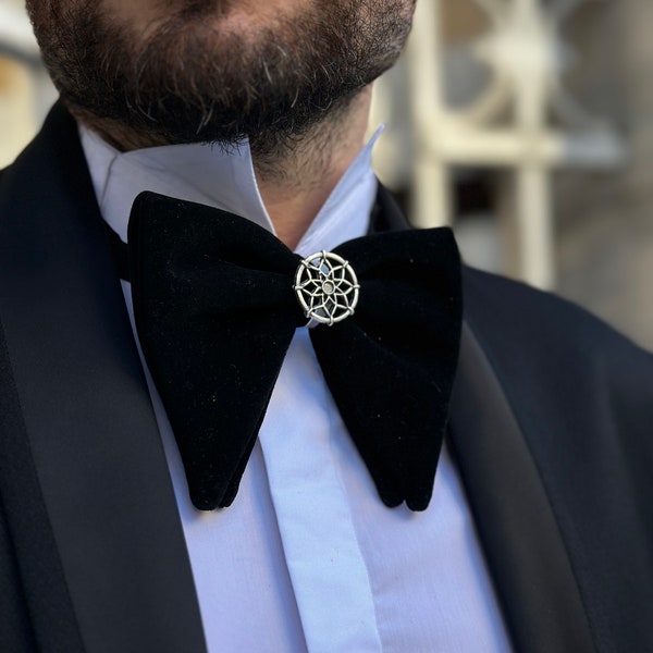 Handcrafted Velvet Butterfly Bowtie for Men - Inspired by Icons. Personalize Your Bow Tie with Our Range of Unique Ring Accessories!