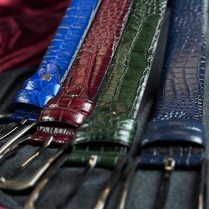 Premium krokodillenleren riem - Groen, marineblauw, Parliament, bordeauxrood. Unieke cadeaus voor hem. Leren accessoire als cadeau.