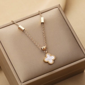 Cute & Stylish Shoe Accessories Clover Flower, Golden Rhinestone Pearl  Chain - Perfect For Gifts & Parties - Temu United Arab Emirates