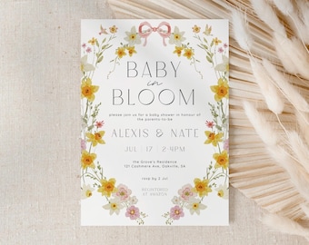 Inbjudan till babyshowern Baby in Flower, inbjudan till babyshowern med rosa rosett, inbjudan till babyshowern med vildblommor, inbjudan till babyshowern med blommönster, sommarbabyshower