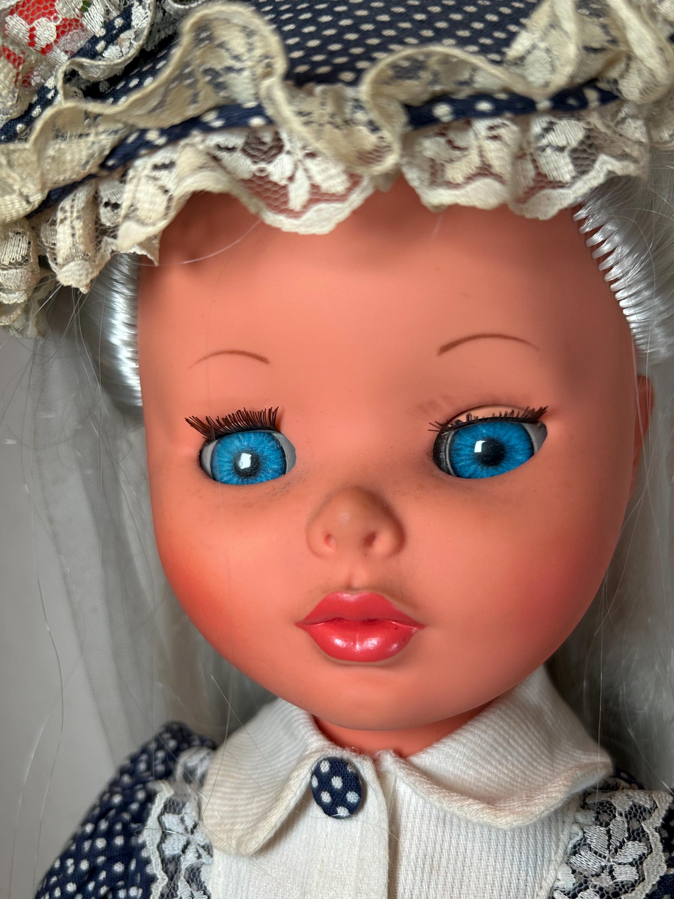 Poupée Cathie de Bella sans mèche - Collection