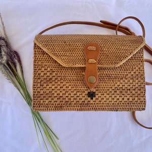 Bolso de ratán de verano rectangular hecho a mano con correas de cuero ajustables, bolso tejido a mano, idea de regalo para el día de la madre, perfecto para el bolso de todos los días.