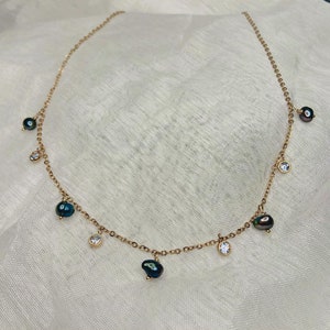 Collier perles d'eau douce et breloque en cristaux image 2