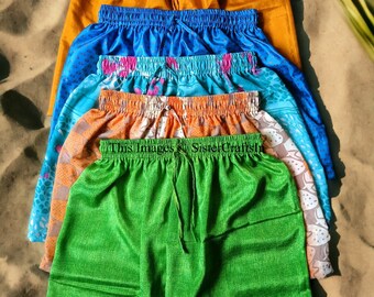 Vintage reciclar pantalones cortos saree de seda, pantalones cortos cómodos de playa usar pantalones de yoga, pantalones cortos suaves de tela de seda de pantalón solar, pantalones de cintura elástica, pantalones cortos de tamaño libre