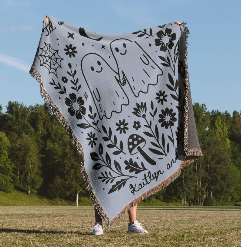 Cute kawaii woven couple blanket – Halloween anniversary present