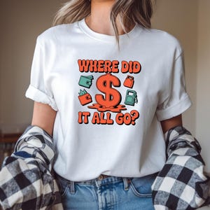 Camiseta divertida "¿Dónde se fue todo el dinero?", camiseta con gráfico humorístico sobre dólares, camiseta millennial en bancarrota, camiseta de dibujos animados con billetera, facturas de gasolina y comestibles.