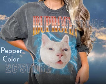 IBUPROFEN Lustiges Katzen Meme Vintage Shirt, Geschenk für Frau und Mann, Dumme Geschenke, hässliche Shirts, verrücktes Shirt, Cringe Shirt,unpassendes T-Shirt