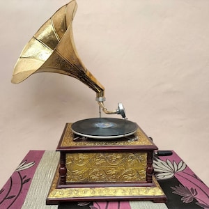 Vintage Revival: Designer Wind-Up Gramophone - An Elegant Phonograph for Home or Office Decor Brass Design