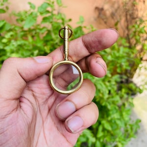 Magnifying Glass Key Chain - Round Magnifier Collectible Key Ring.