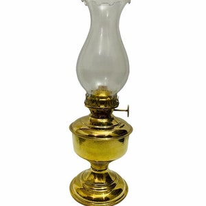 Vintage Brass Oil Lamp: A Classic Maritime Ship Lantern - Ideal Marine-Themed Christmas Gift Table Lamp