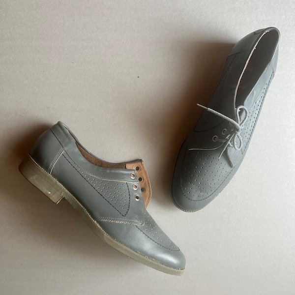 Chaussures à lacets perforées en cuir vintage soviétiques pour hommes : cadeau nostalgique, fabriqué en Lettonie, années 70, design rétro, noyau grand-père, confortable