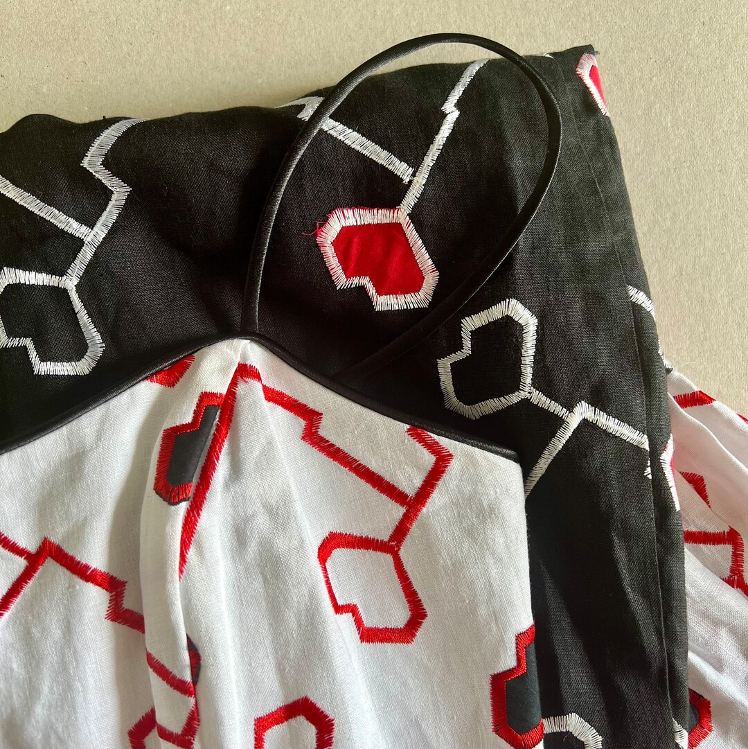 Vestido de seda sirena con tirantes finos de diseñador de Matilde