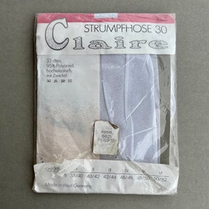 &quot;Weiße Strumpfhose &quot;&quot;Claire&quot;&quot;: nostalgische zarte Zwickel-Nylons, hergestellt in Westdeutschland in den 1960er Jahren, verführerische minimalistische Strumpfwaren, 30 den, Gr. III / M.&quot;