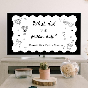 Peut inclure: Un écran de télévision affiche un graphique noir et blanc pour un quiz d'enterrement de vie de jeune fille. Le texte dit "Qu'est-ce que le marié a dit ?" avec des illustrations d'une boule disco, de champagne et de lunettes de soleil. Le quiz s'intitule "Olivia's Hen Party Quiz."