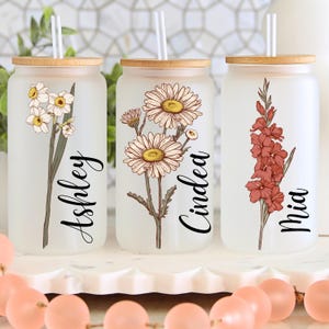 Personalized Glass Tumbler Custom Name Iced Drink Cup Straw Bamboo Lid Floral Design Cup Botanical Wedding Gift Aesthetic Drinkware