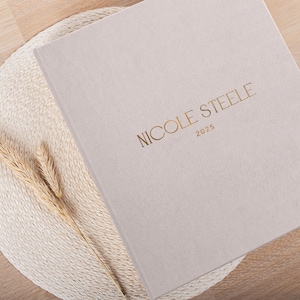 Raccoglitore ad anelli per wedding planner personalizzato / Regalo di fidanzamento fatto a mano / Formato lettera USA / Personalizzazione in velluto cremoso e oro / 12 colori a scelta