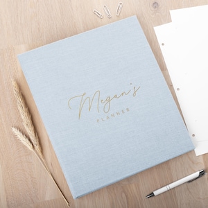 Carpeta de 3 anillos personalizada para planificador de bodas / Regalo de compromiso único / Tamaño carta de EE. UU. / Personalización en lino blanco y dorado / 12 opciones de colores